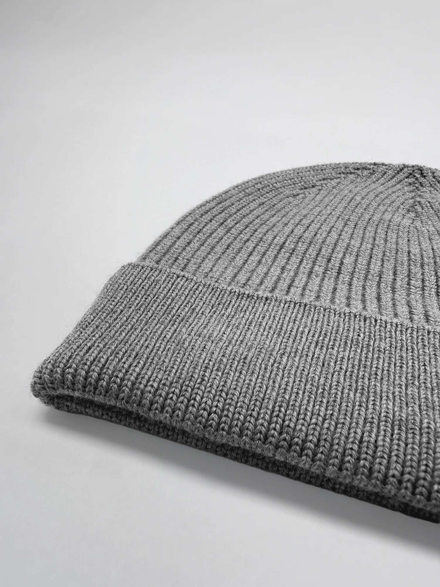 SEAMLESS MERINO BEANIE - Image 11