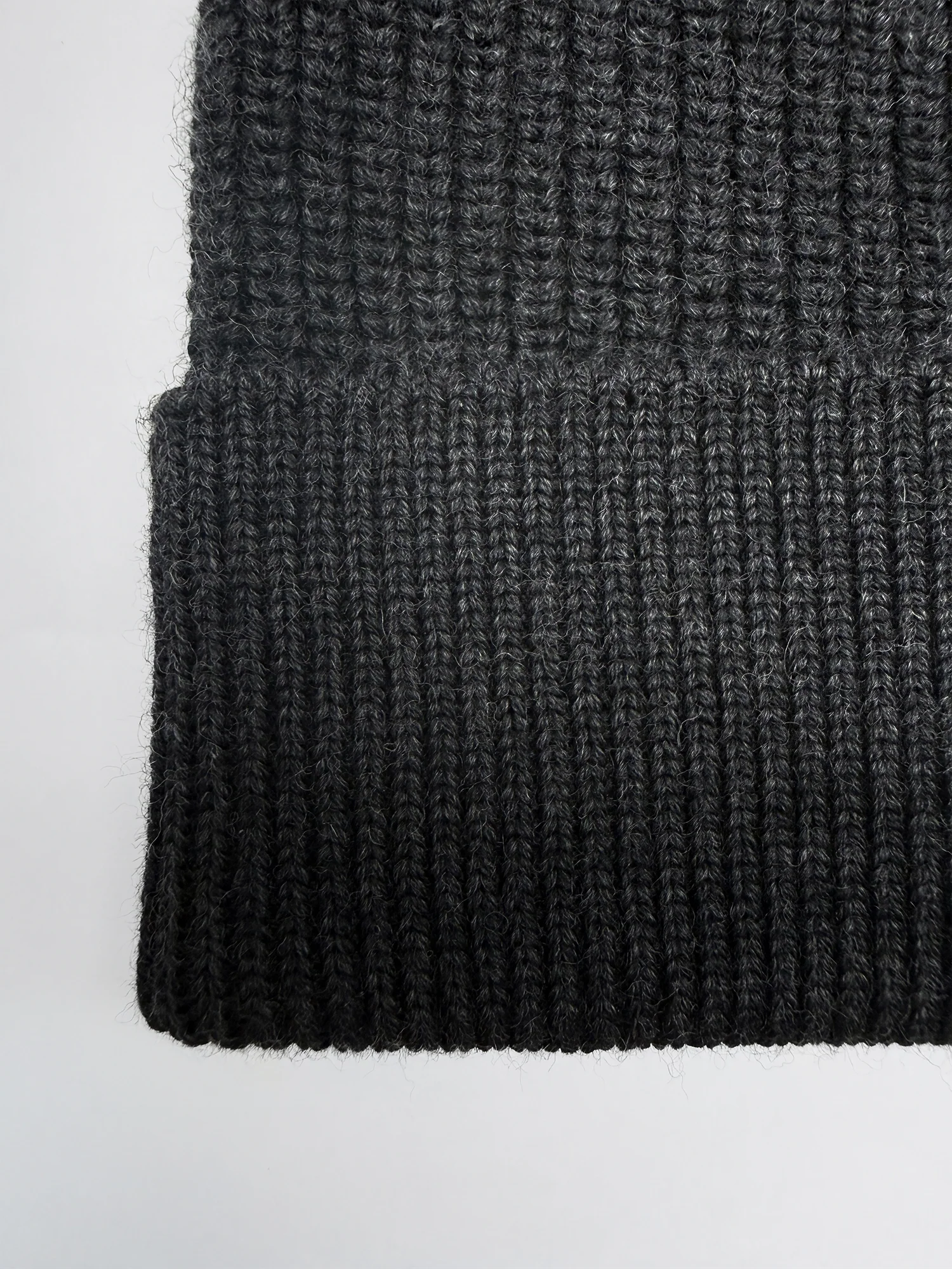 SEAMLESS MERINO BEANIE - Image 16