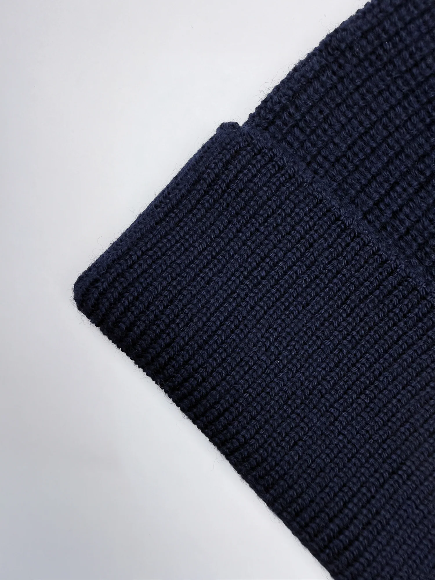 SEAMLESS MERINO BEANIE - Image 20