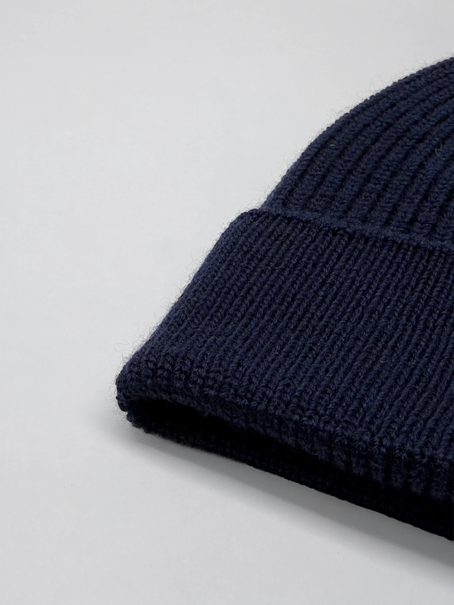 SEAMLESS MERINO BEANIE - Image 21