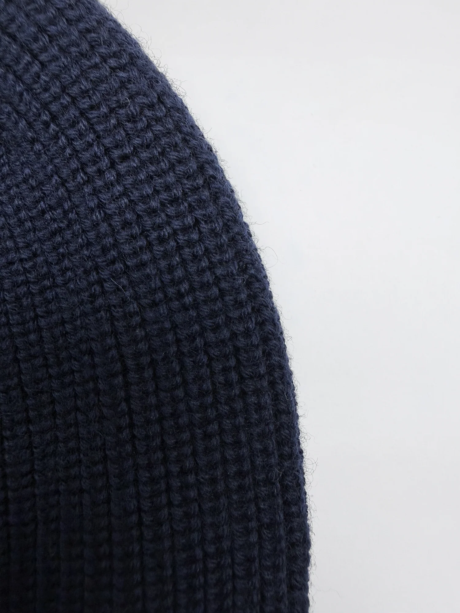 SEAMLESS MERINO BEANIE - Image 22